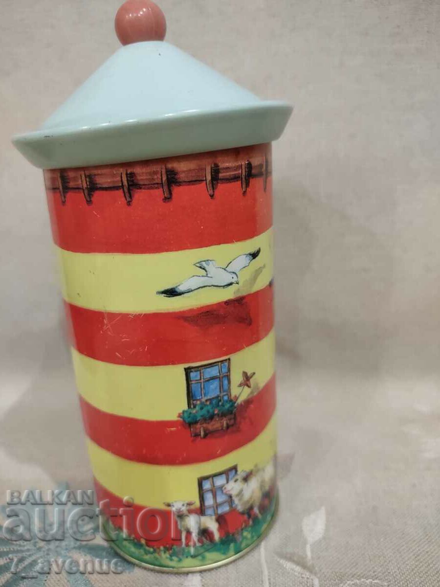 Auction Old metal collector's box 11/15/24 Auction Old metal collector's box 11/15/24