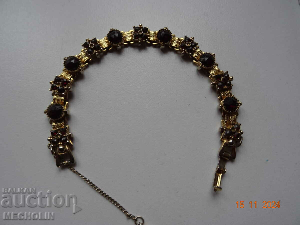 Livrarea BRATARA FRUMOASA pietre rosii Livrarea BRATARA FRUMOASA pietre rosii