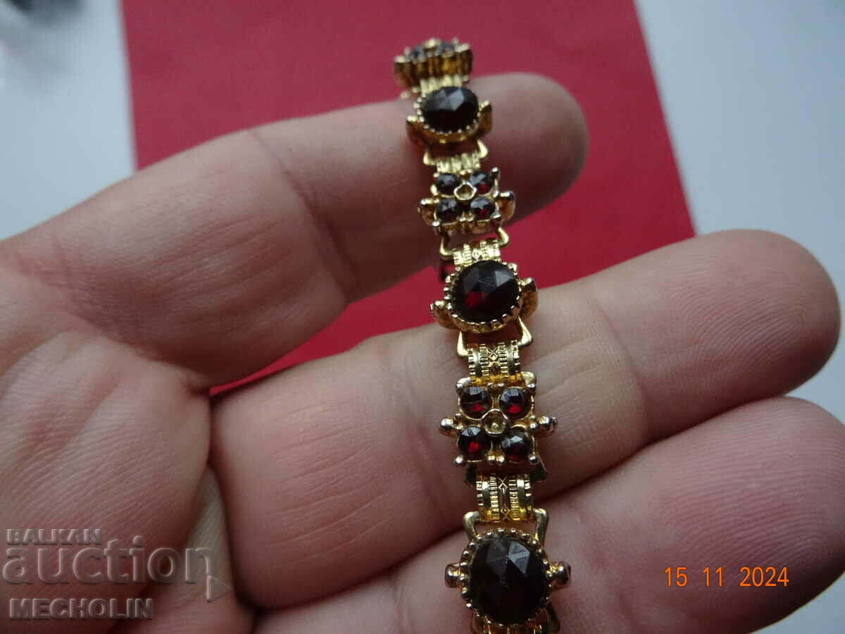 BEAUTIFUL BRACELET red stones