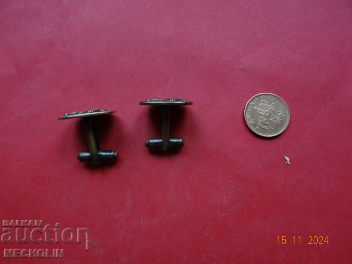 Butoni vechi bulgară pentru butoni pentru cămașă cu preț 20.00 BGN | € 10.23