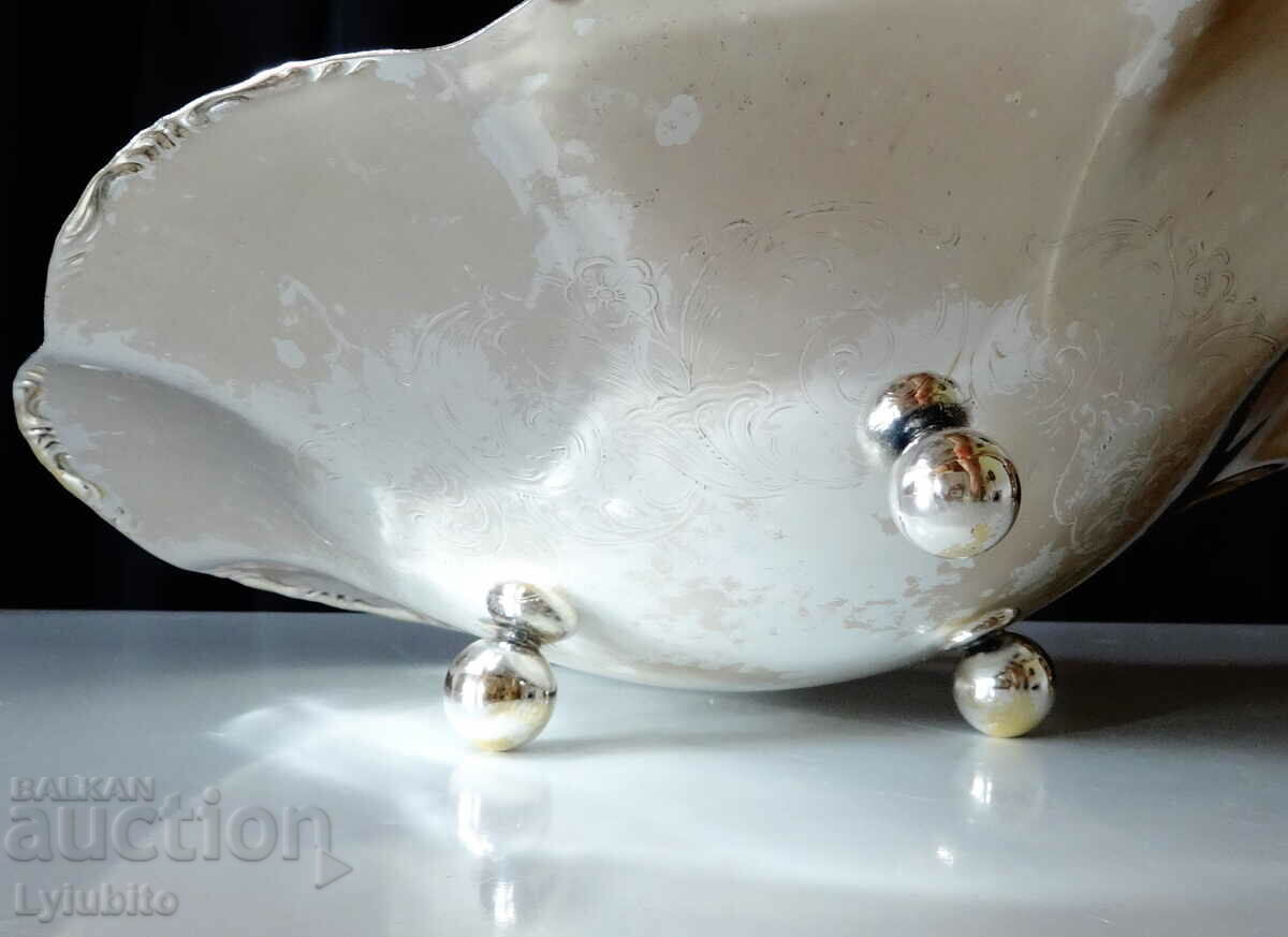 Auction Silver plated brass fruit bowl. Auction Silver plated brass fruit bowl.