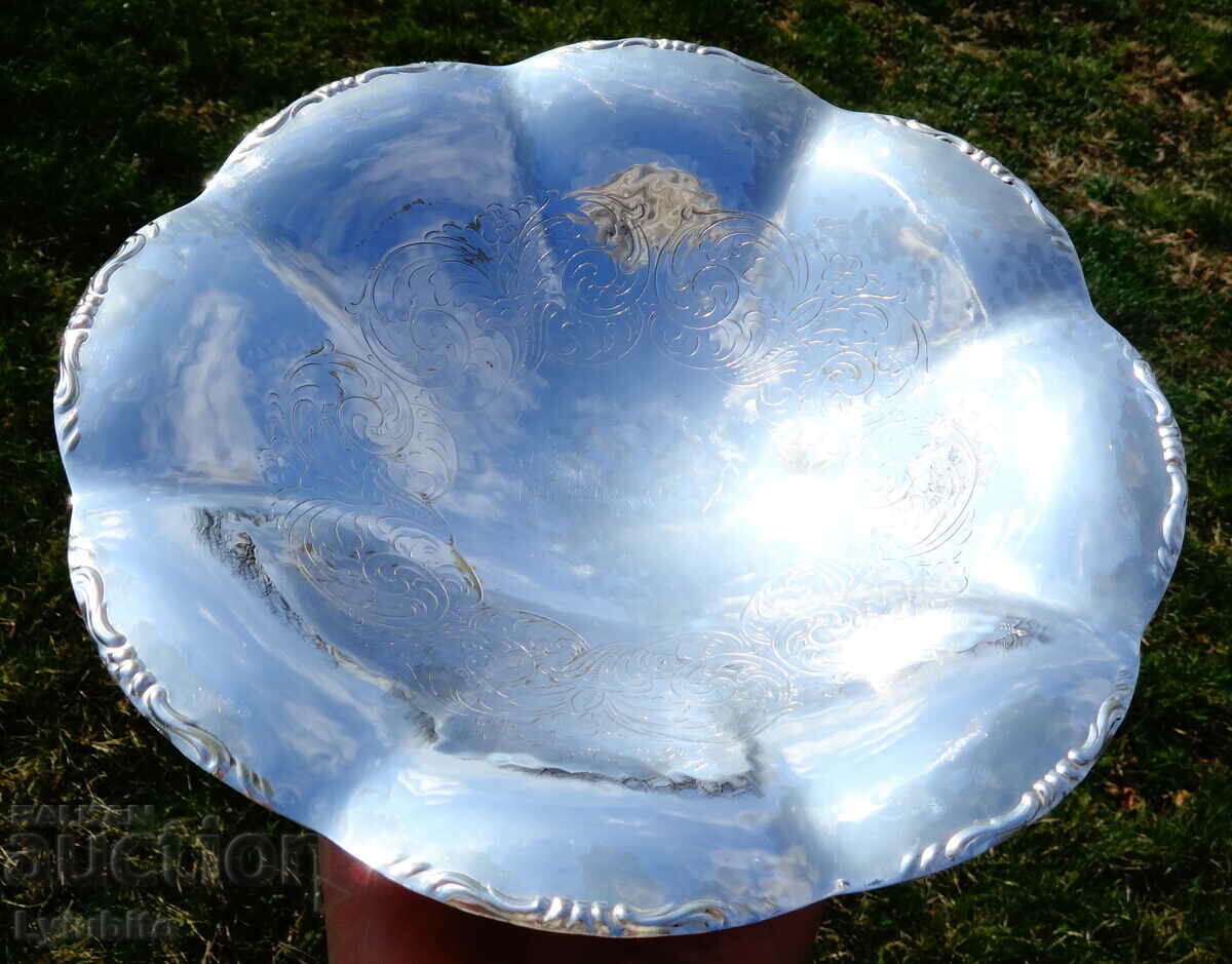 Silver plated brass fruit bowl. - 7 Silver plated brass fruit bowl. - 7