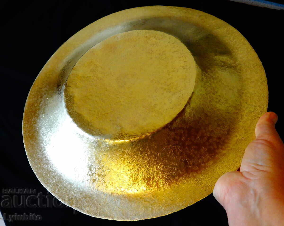 Bronze serving dish 1.2 kg, platter, fruit bowl with price 69.00 BGN | € 35.28 Bronze serving dish 1.2 kg, platter, fruit bowl with price 69.00 BGN | € 35.28