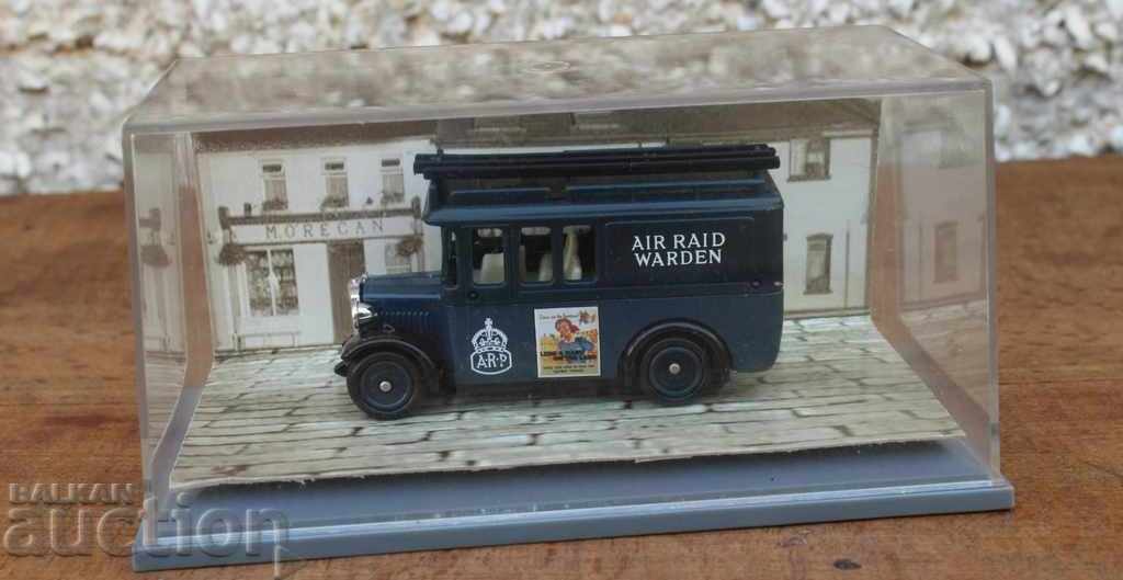 . CHILDREN'S TOY STROLLER MODEL MODEL SCALE CAR - 5 . CHILDREN'S TOY STROLLER MODEL MODEL SCALE CAR - 5