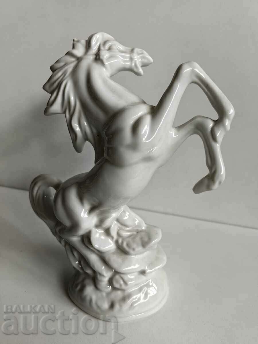 Delivery of .LARGE PERFECT PORCELAIN STATUETTE HORSE FIGURE PORCELAIN Delivery of .LARGE PERFECT PORCELAIN STATUETTE HORSE FIGURE PORCELAIN