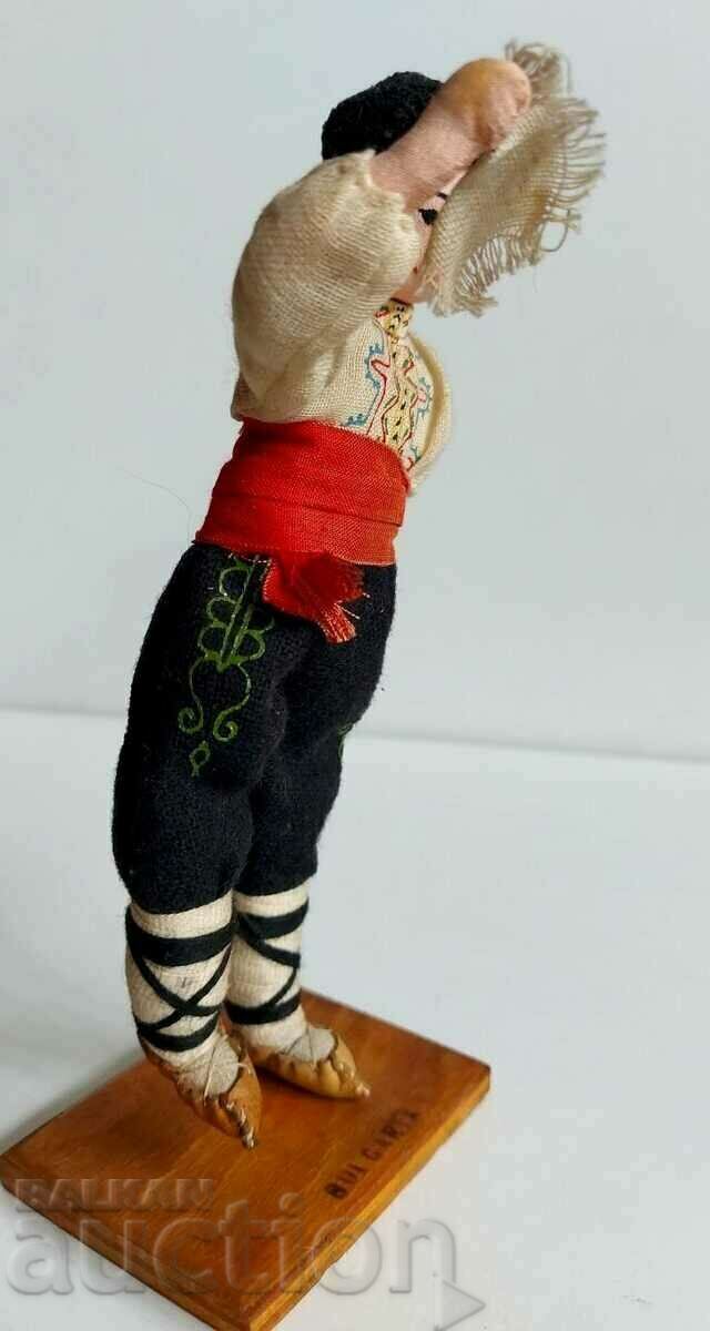 .FIGURINA SUVENIR PURTAT ETNO ETNOGRAFIC SOC NRB cu preț € 9.00 | 17.60 BGN