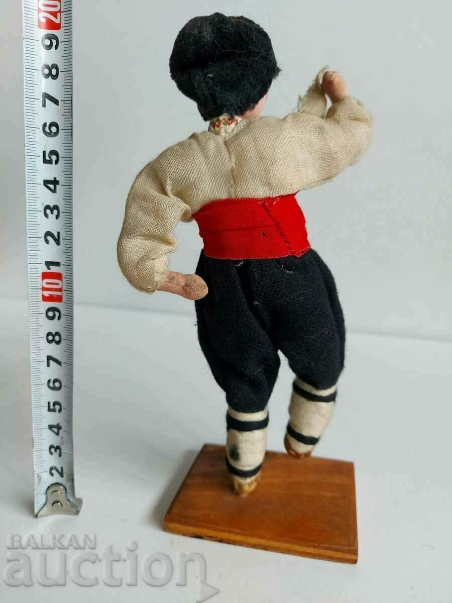 Auction .SOUVENIR FIGURINE WEARING ETHNO ETHNOGRAPHIC SOC NRB Auction .SOUVENIR FIGURINE WEARING ETHNO ETHNOGRAPHIC SOC NRB