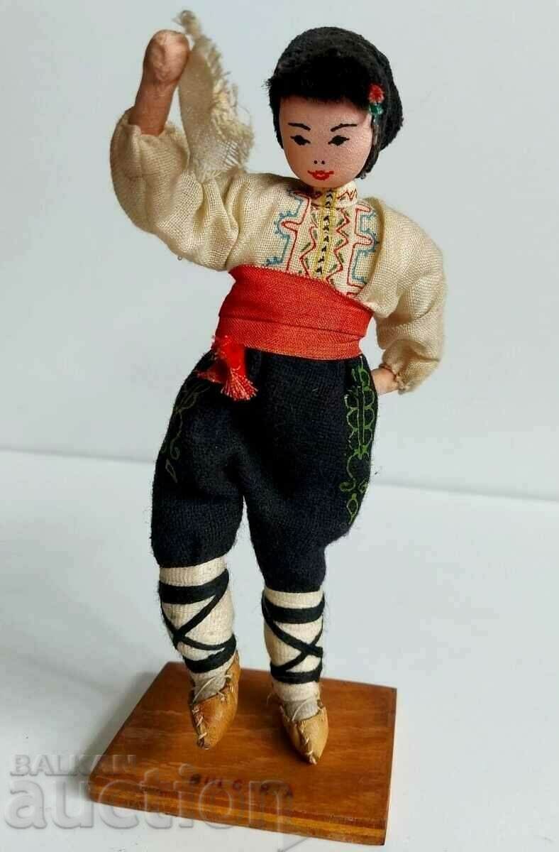 .FIGURINA SUVENIR PURTAT ETNO ETNOGRAFIC SOC NRB - 5