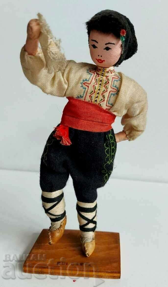 .FIGURINA SUVENIR PURTAT ETNO ETNOGRAFIC SOC NRB