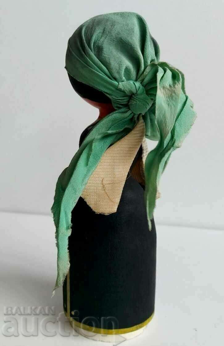 Аукцион .ФИГУРКА СУВЕНИР НОСИЯ ЕТНО ЕТНОГРАФСКА СОЦ НРБ Аукцион .ФИГУРКА СУВЕНИР НОСИЯ ЕТНО ЕТНОГРАФСКА СОЦ НРБ