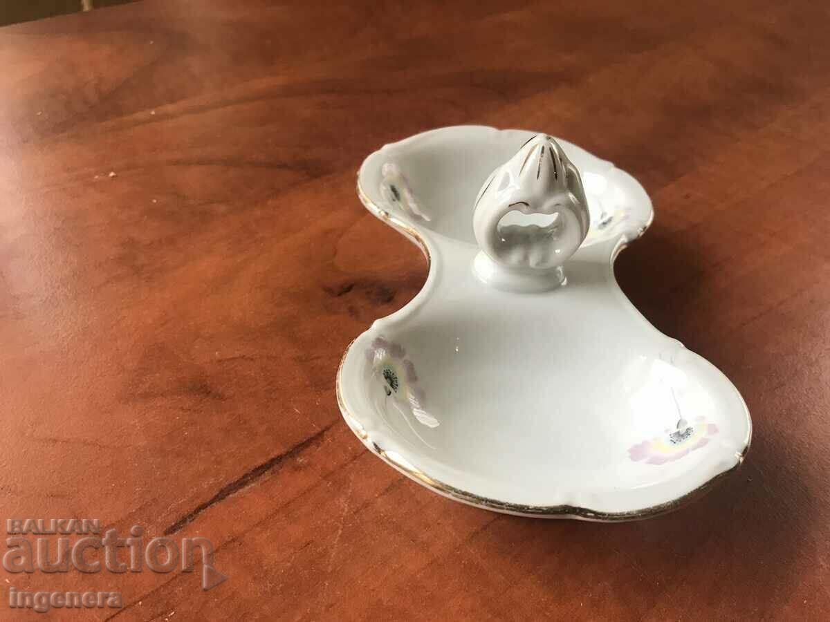 PORCELAIN SALT SHANK PEPPER SHANK CZECHOSLOVAK MARKING with price 12.00 BGN | € 6.14 PORCELAIN SALT SHANK PEPPER SHANK CZECHOSLOVAK MARKING with price 12.00 BGN | € 6.14
