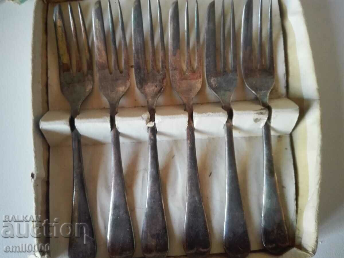 Livrarea Furculițe pentru desert.