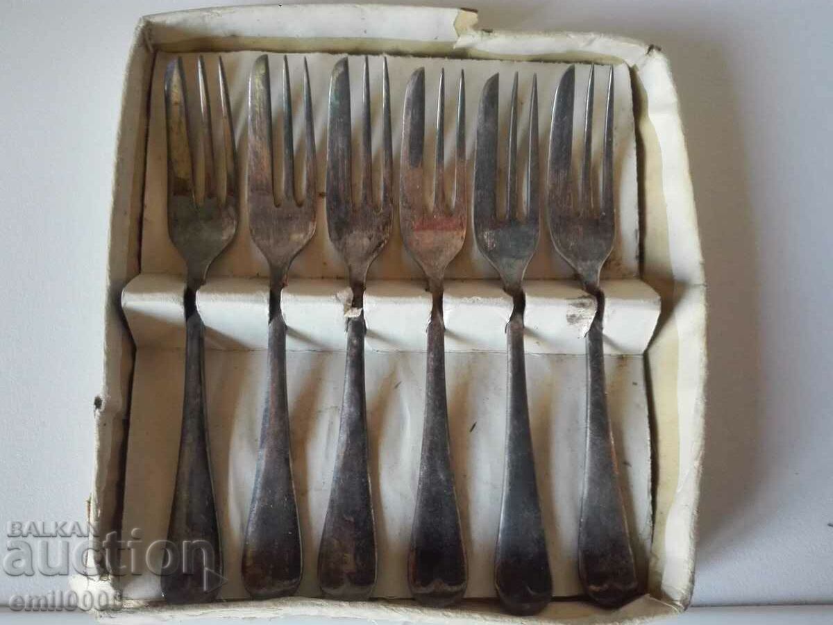 Πιρούνια για επιδόρπιο. Πιρούνια για επιδόρπιο.