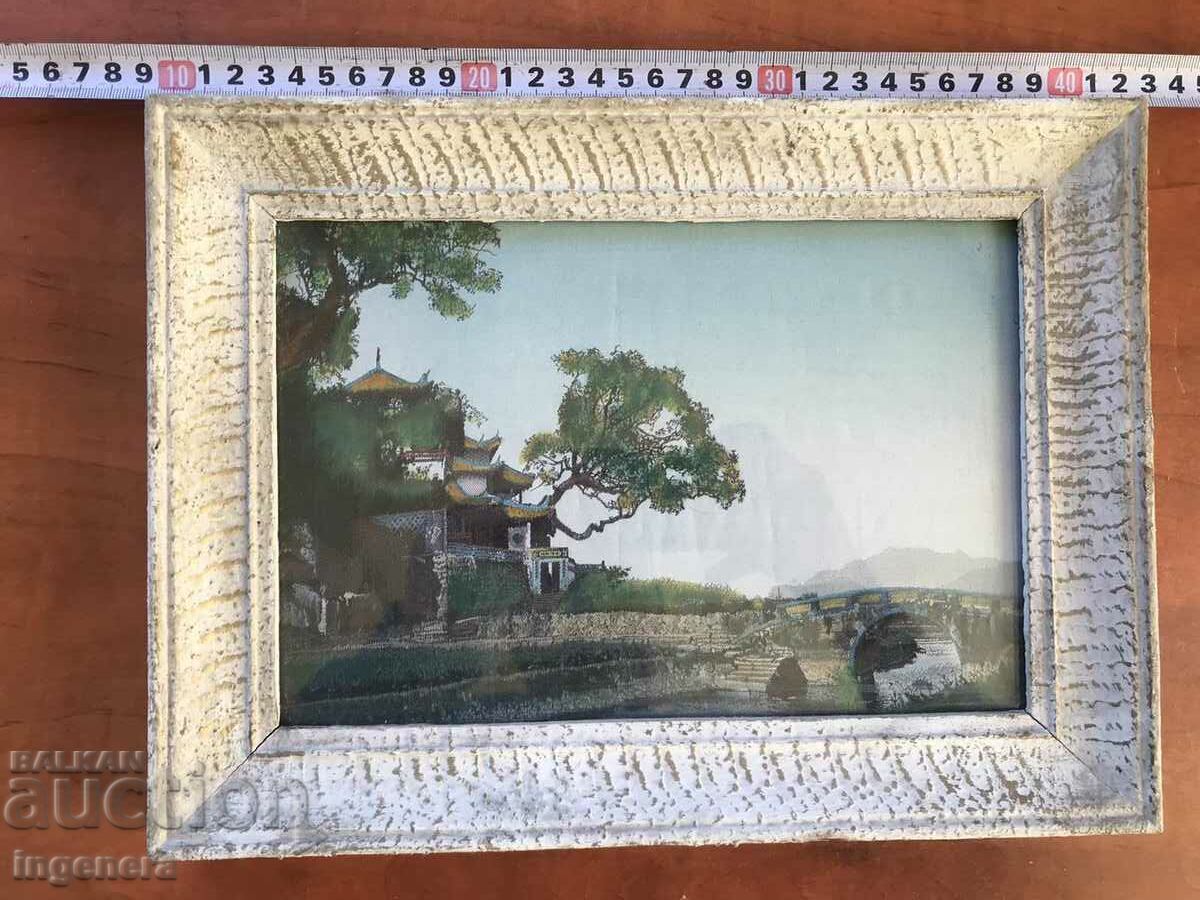 Delivery of TAPESTRY FINE SEWED PANEL SILK FRAME GLASS Delivery of TAPESTRY FINE SEWED PANEL SILK FRAME GLASS