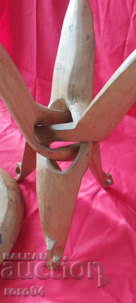 Delivery of UNIQUE SOFA - TABLE - PARALIA - NIGHT Delivery of UNIQUE SOFA - TABLE - PARALIA - NIGHT