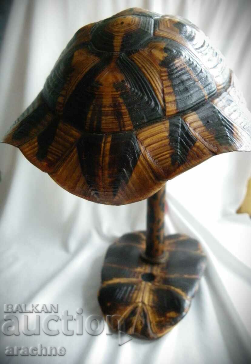 Veche lampă originală din carapa de țestoasă cu preț 70.00 BGN | € 35.79 Veche lampă originală din carapa de țestoasă cu preț 70.00 BGN | € 35.79