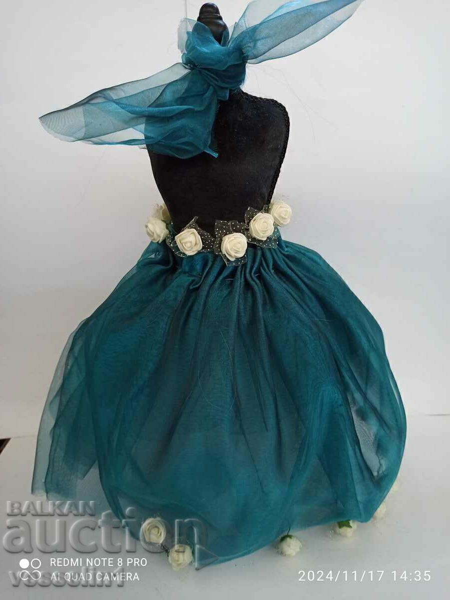 Manechin vechi de păpuși pentru haine de păpuși pentru cusut, plasare Manechin vechi de păpuși pentru haine de păpuși pentru cusut, plasare