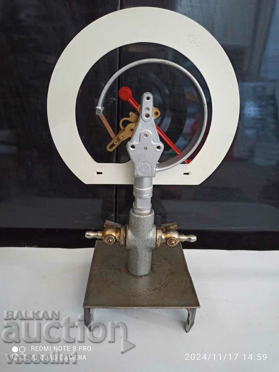 Old teaching mockup in physics manometer demonstration new with price 125.00 BGN | € 63.91