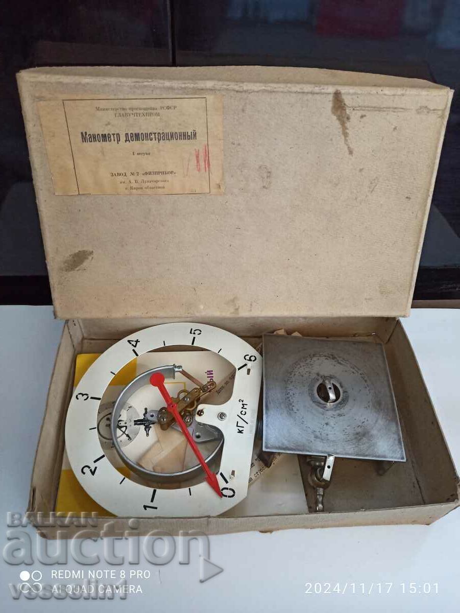 Auction  Old teaching mockup in physics manometer demonstration new