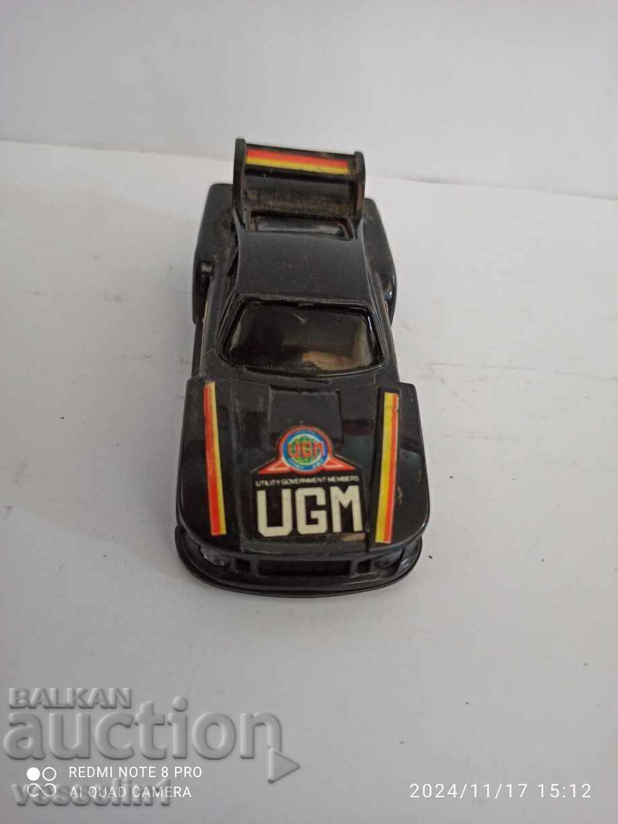 Livrarea Carucior vechi de la masina de 80 de ani