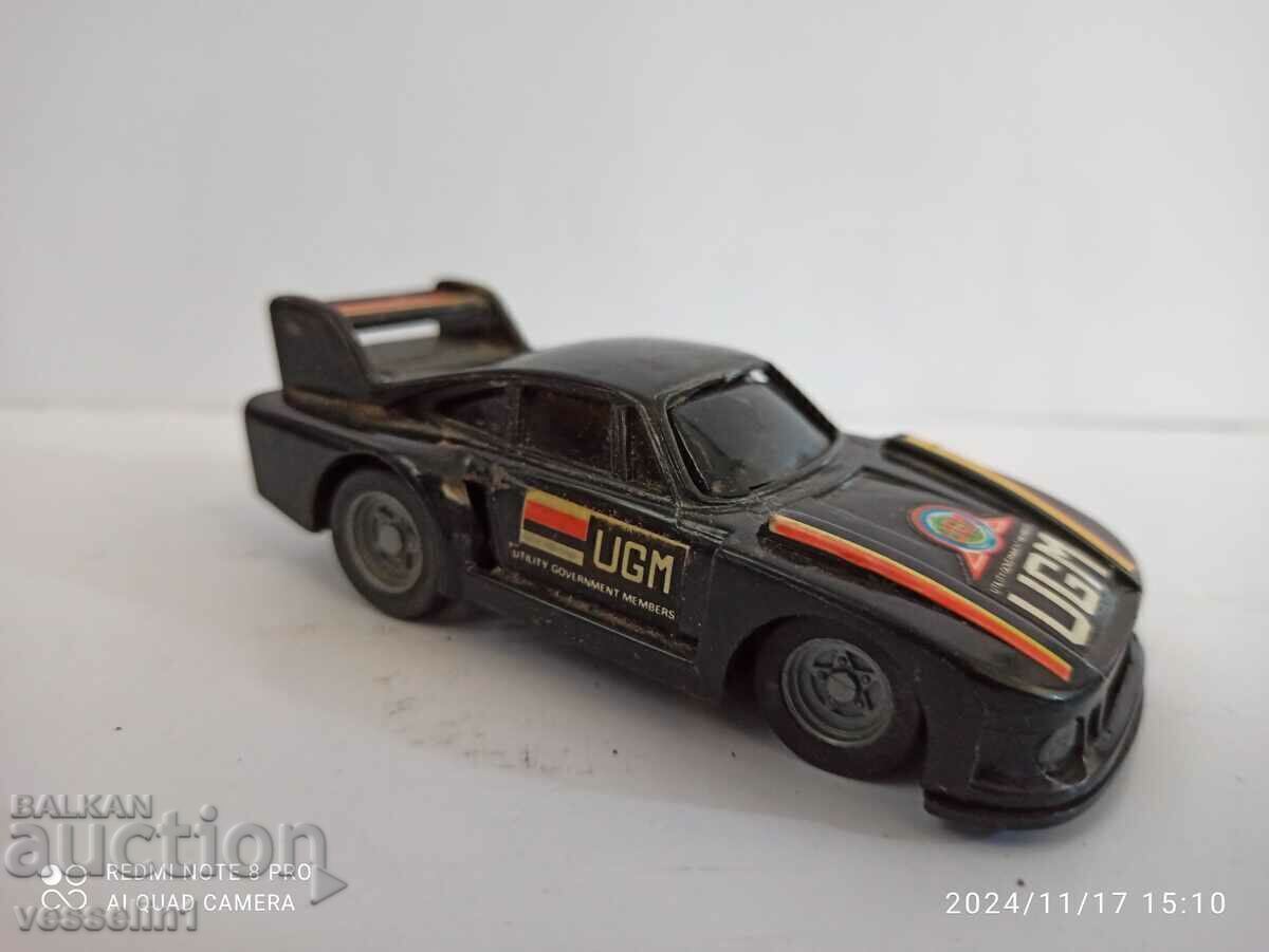 Carucior vechi de la masina de 80 de ani