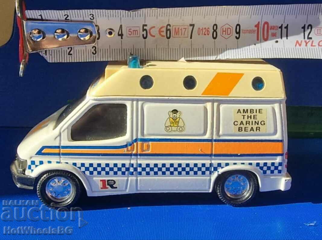 MATCHBOX Super Kings Ford Transit Air Ambulance - 7