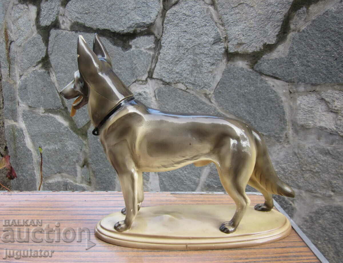 Delivery of Bulgarian ceramic figure plastic German shepherd dog Delivery of Bulgarian ceramic figure plastic German shepherd dog
