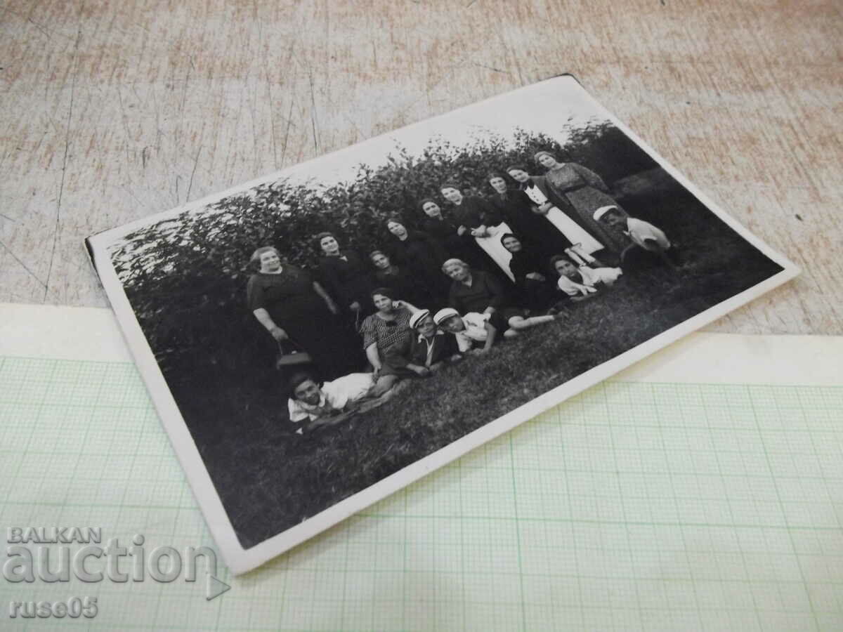 Auction Old photo of women with children outing in the garden Auction Old photo of women with children outing in the garden