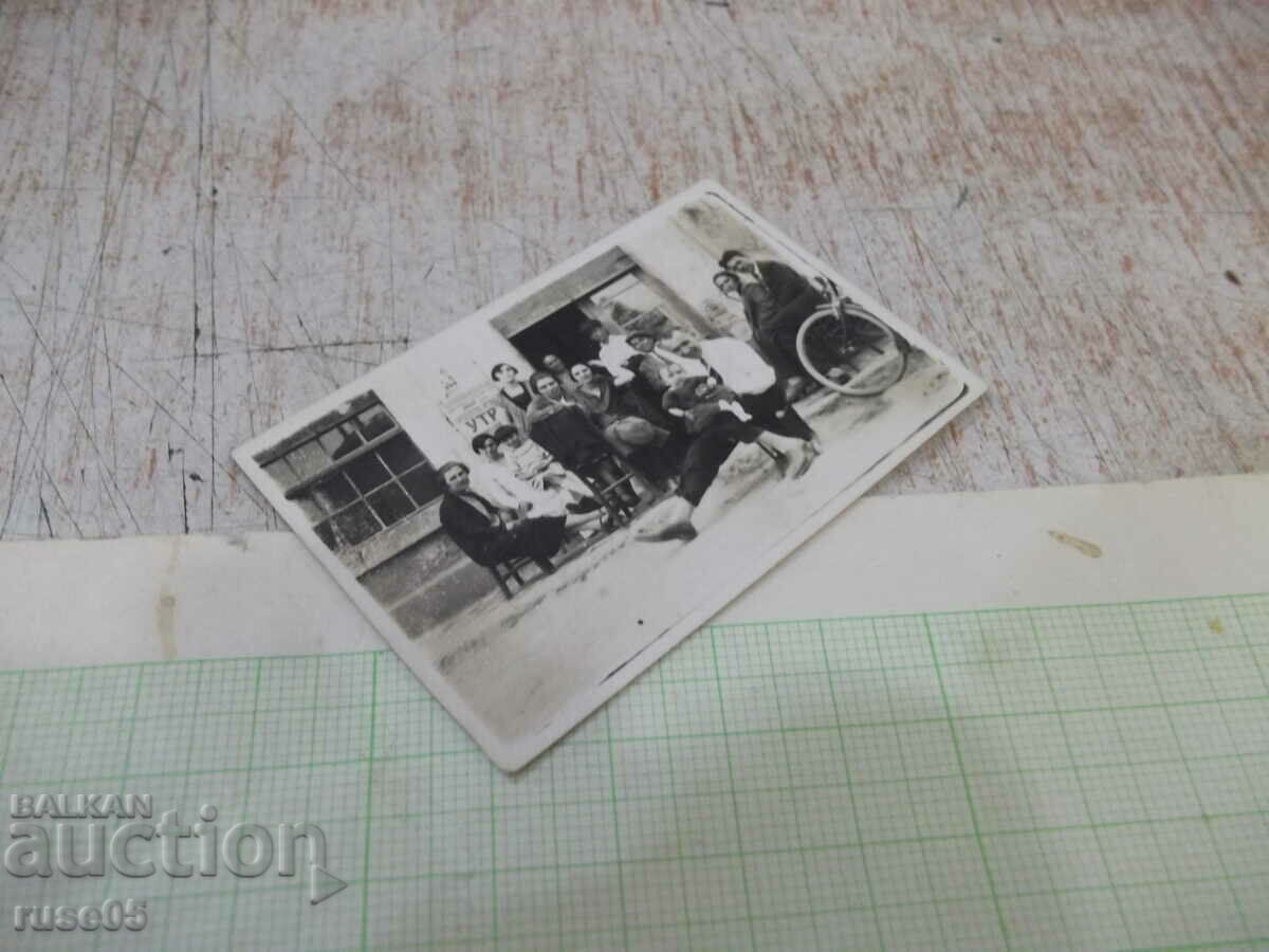 Δημοπρασία Παλιά φωτογραφία μπροστά από το κατάστημα Δημοπρασία Παλιά φωτογραφία μπροστά από το κατάστημα