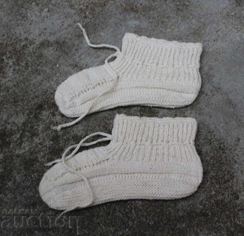 . 100-YEAR-OLD KNIT KIDS SLIPPERS SHOSH SOCKS