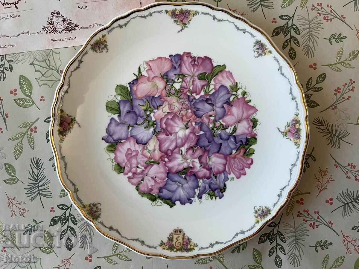 Красива чиния ROYAL ALBERT със сертификат