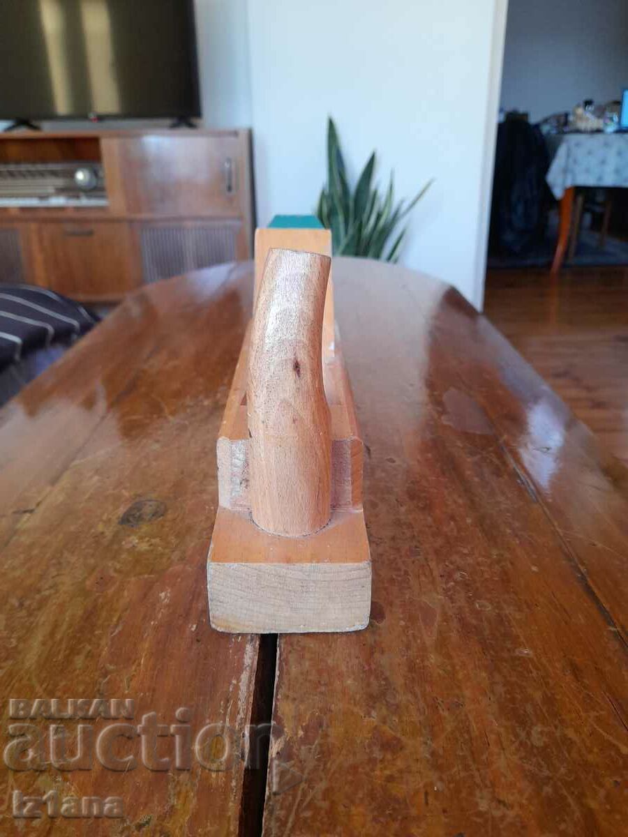 Avion vechi de dulgher cu preț 42.00 BGN | € 21.47