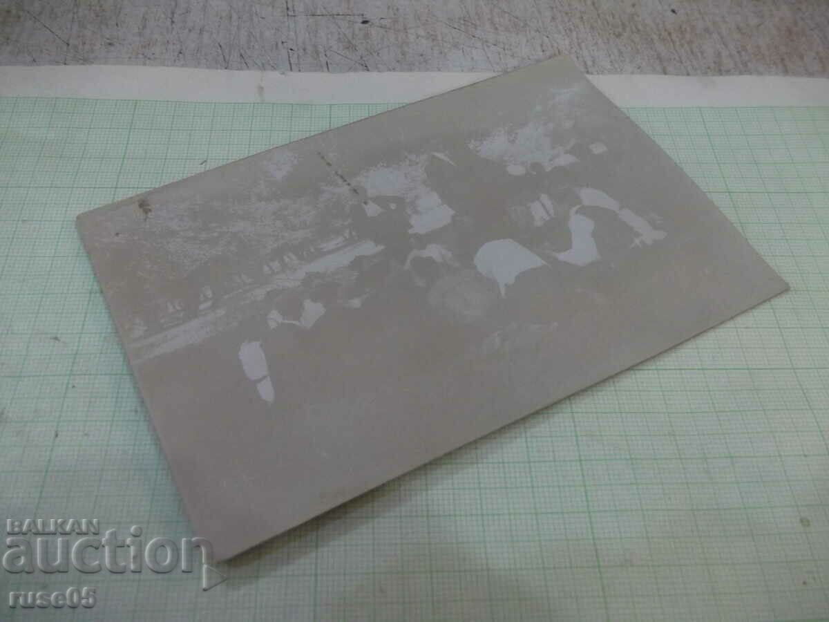 Delivery of Photo old in a circle around the lecturer Delivery of Photo old in a circle around the lecturer