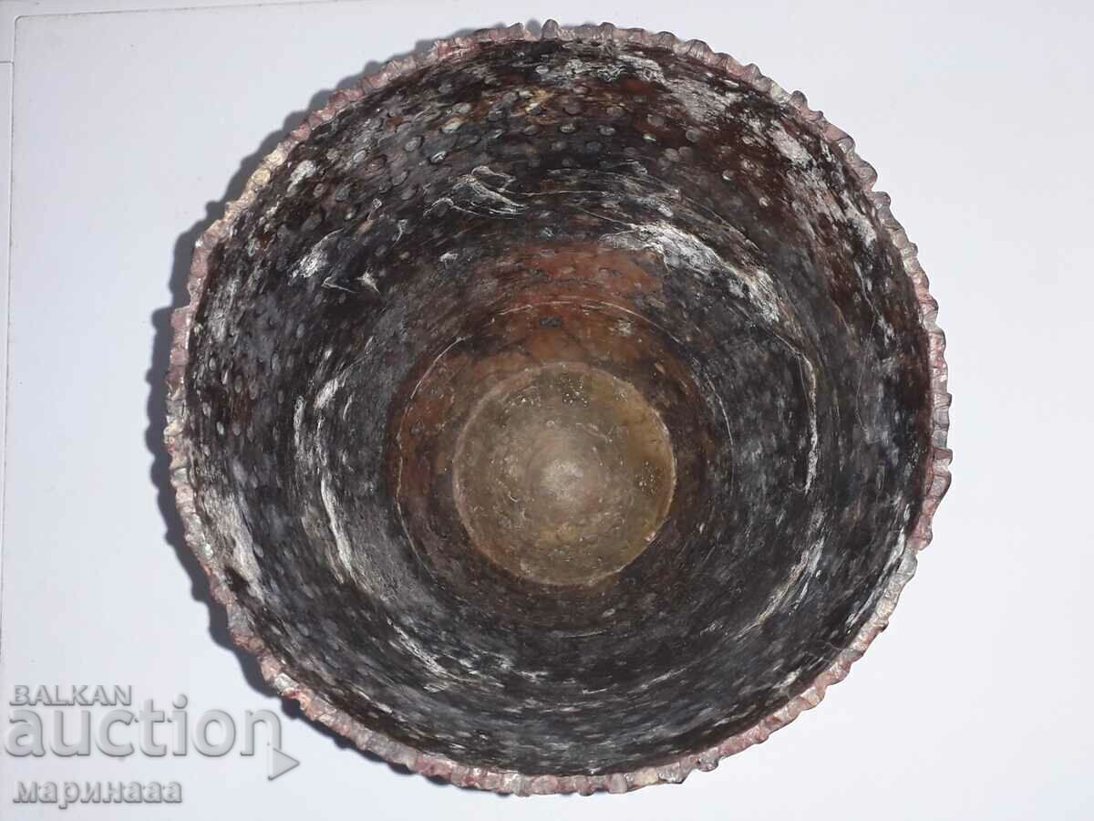 Auction  OLD LARGE COPPER VASE WITH COVER