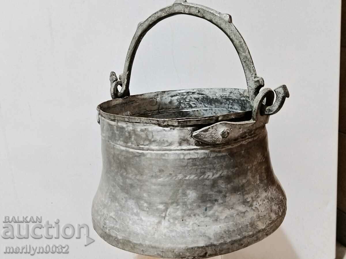 Old copper kettle, copper, cauldron, cauldron, copper vessel with price 71.00 BGN | € 36.30 Old copper kettle, copper, cauldron, cauldron, copper vessel with price 71.00 BGN | € 36.30