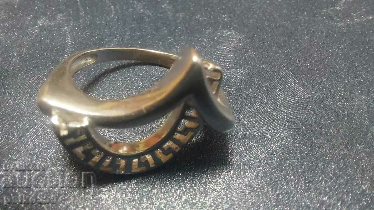Silver ladies ring with price 20.00 BGN | € 10.23 Silver ladies ring with price 20.00 BGN | € 10.23