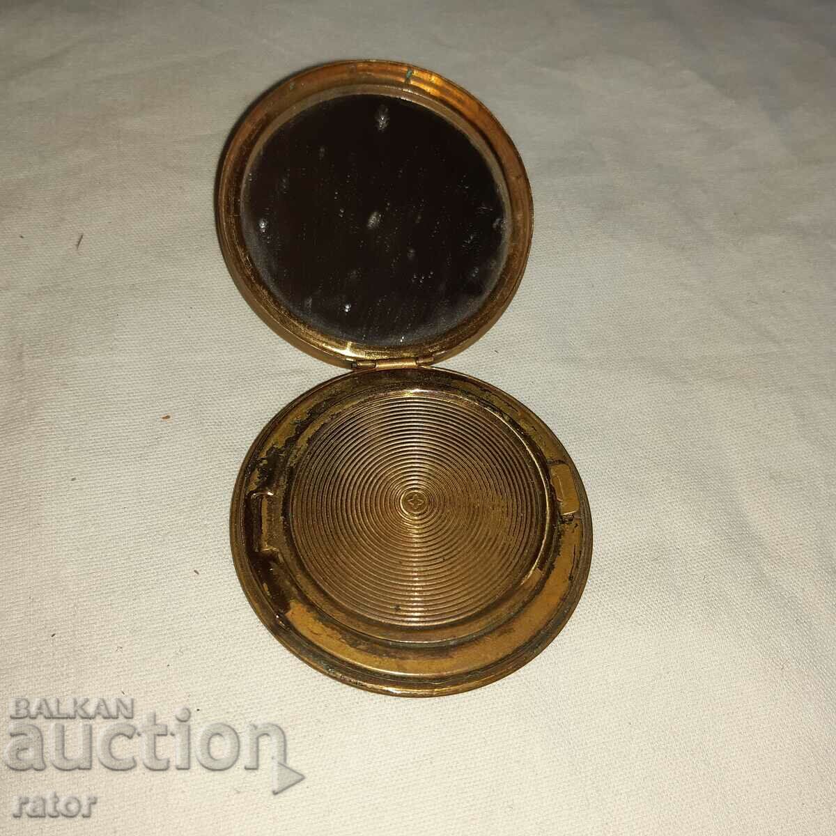 Delivery of Old bronze powder case Delivery of Old bronze powder case