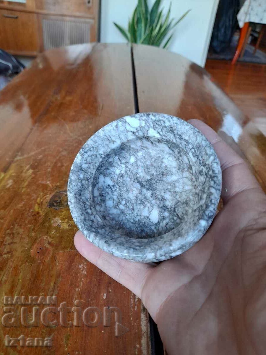 castron vechi de marmură cu preț 27.00 BGN | € 13.80 castron vechi de marmură cu preț 27.00 BGN | € 13.80