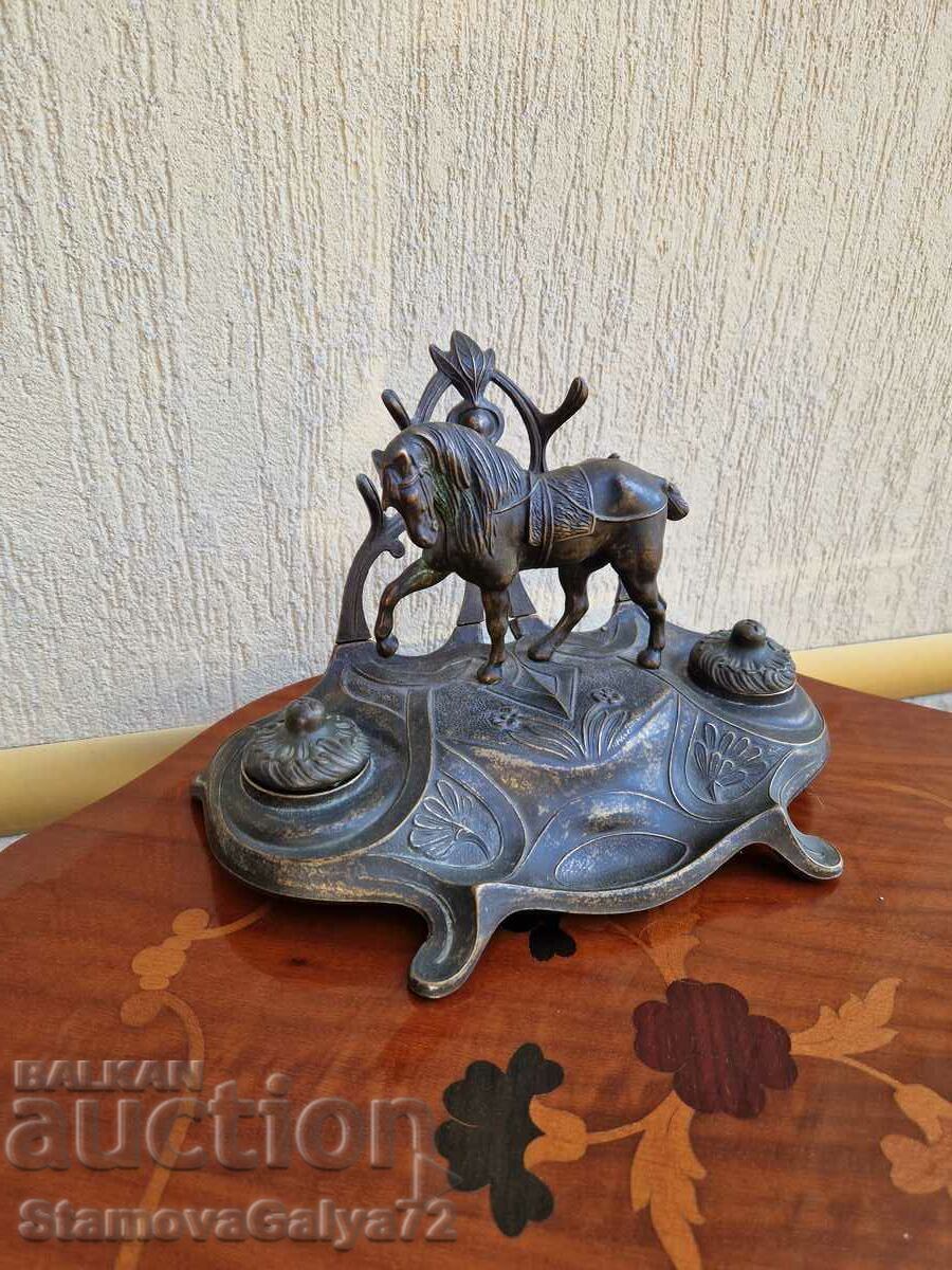 Доставка на Уникална антикварна бронзова мастилница Доставка на Уникална антикварна бронзова мастилница