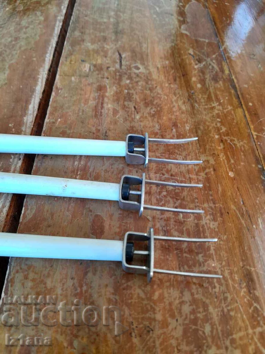 Furculiță automată veche, furculițe pentru cocktailuri cu preț 47.00 BGN | € 24.03 Furculiță automată veche, furculițe pentru cocktailuri cu preț 47.00 BGN | € 24.03