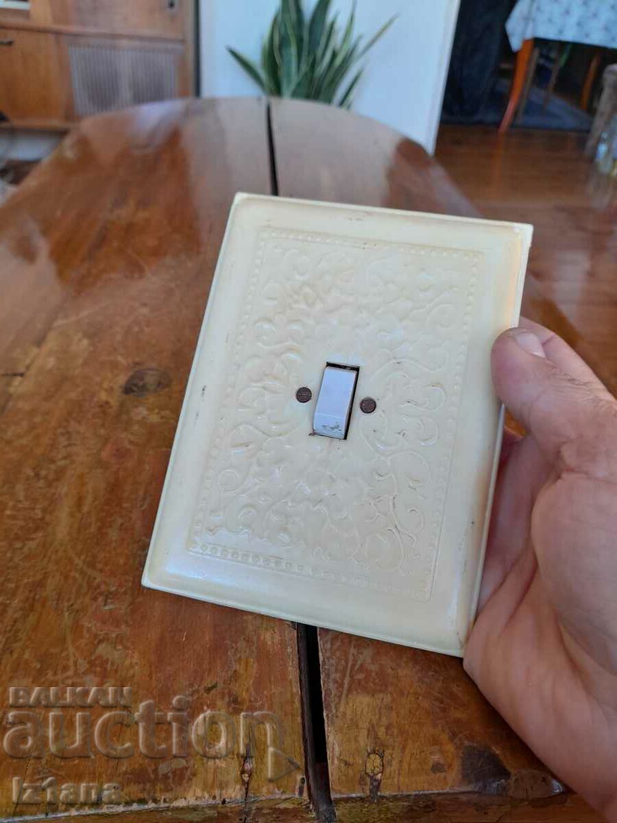 Old electrical switch with price 10.00 BGN | € 5.11 Old electrical switch with price 10.00 BGN | € 5.11