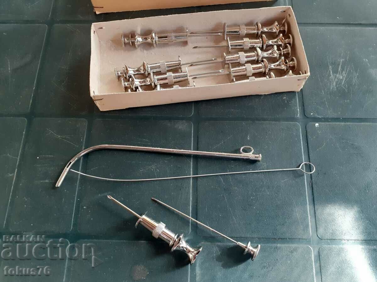 Delivery of Vintage medical collectible set of puncture needles Delivery of Vintage medical collectible set of puncture needles