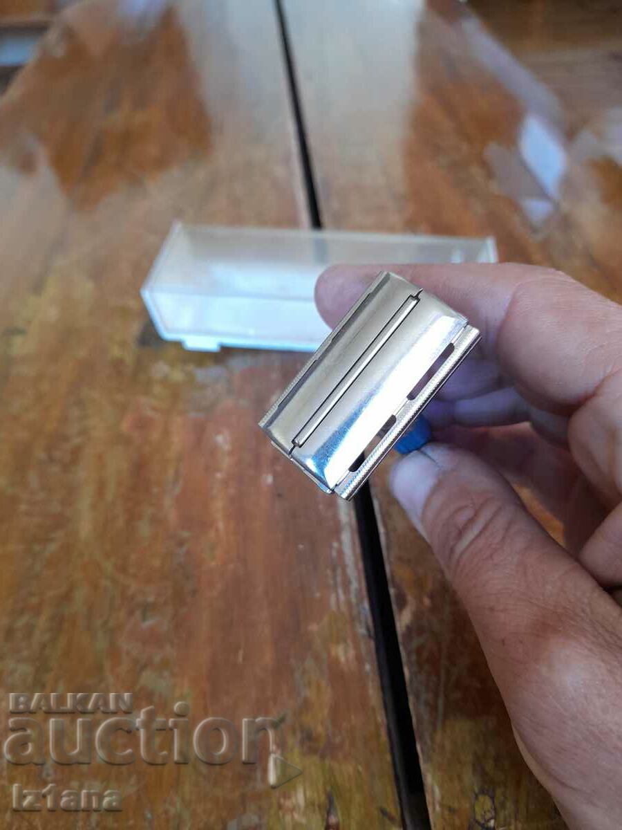 Old Gillette razor - 6