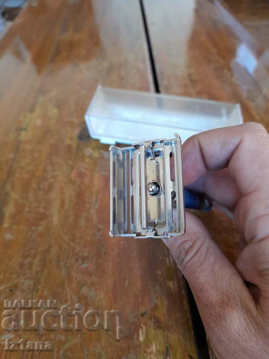Old Gillette razor - 7