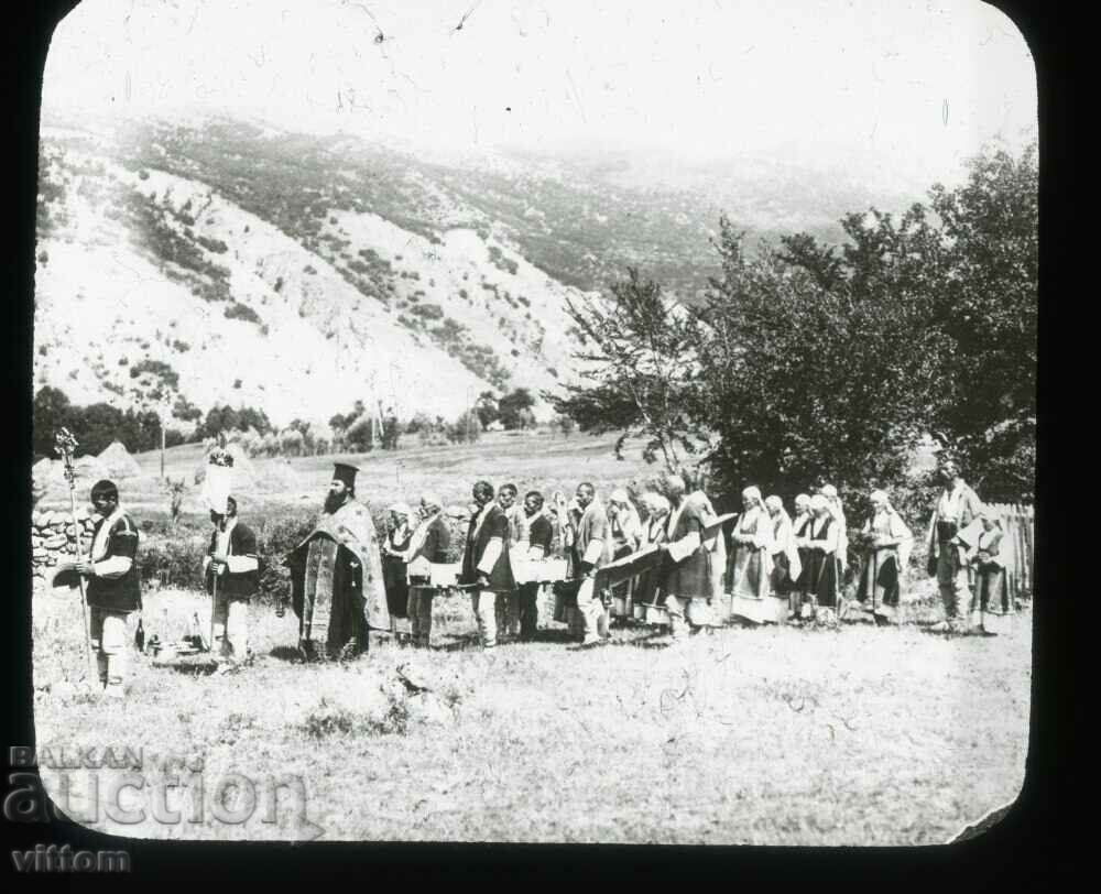 Fotografie pe sticlă a preotului de înmormântare rural Sophia circa 1900