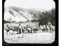 Fotografie pe sticlă a preotului de înmormântare rural Sophia circa 1900