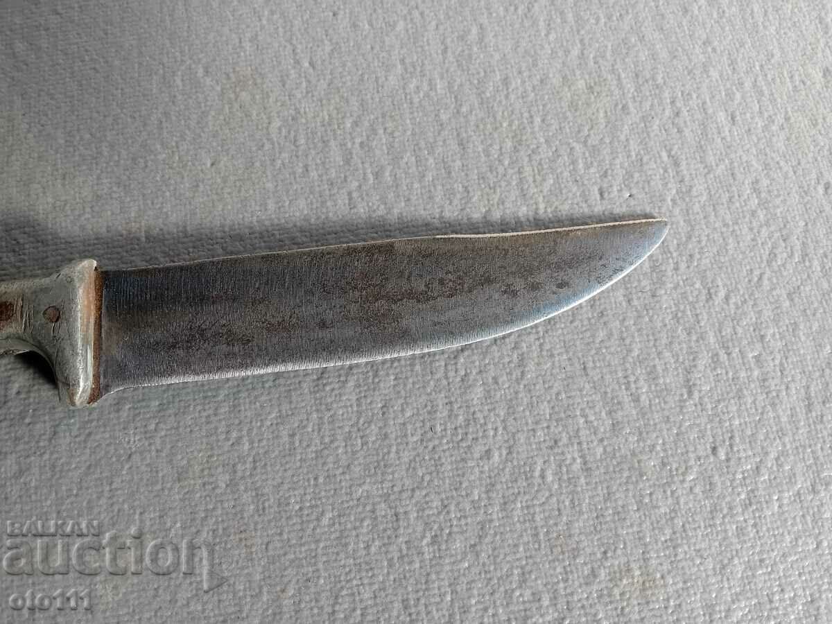 OLD KNIFE DOG'S HEAD - BUFFALO HORN with price 60.00 BGN | € 30.68 OLD KNIFE DOG'S HEAD - BUFFALO HORN with price 60.00 BGN | € 30.68