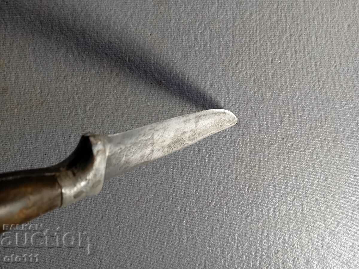 OLD KNIFE DOG'S HEAD - BUFFALO HORN - 5 OLD KNIFE DOG'S HEAD - BUFFALO HORN - 5