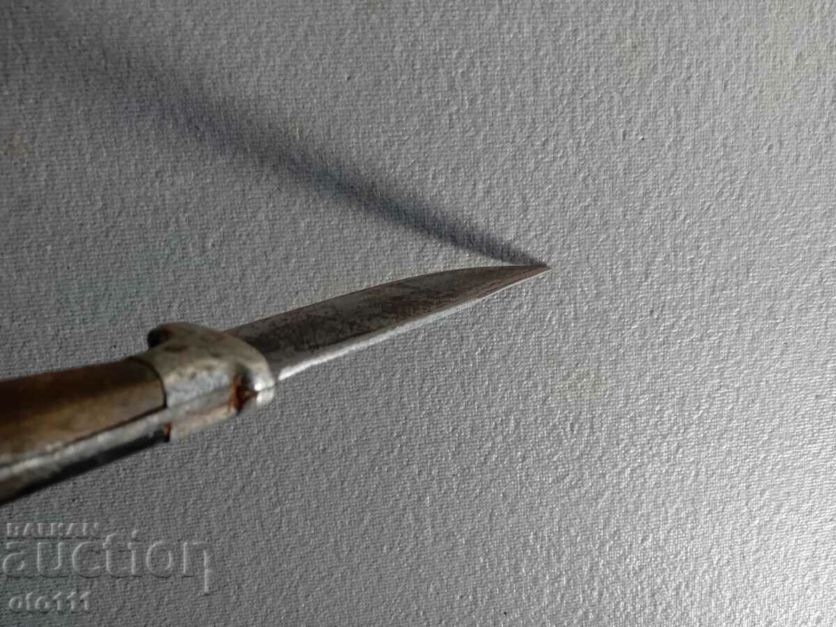 OLD KNIFE DOG'S HEAD - BUFFALO HORN - 6 OLD KNIFE DOG'S HEAD - BUFFALO HORN - 6