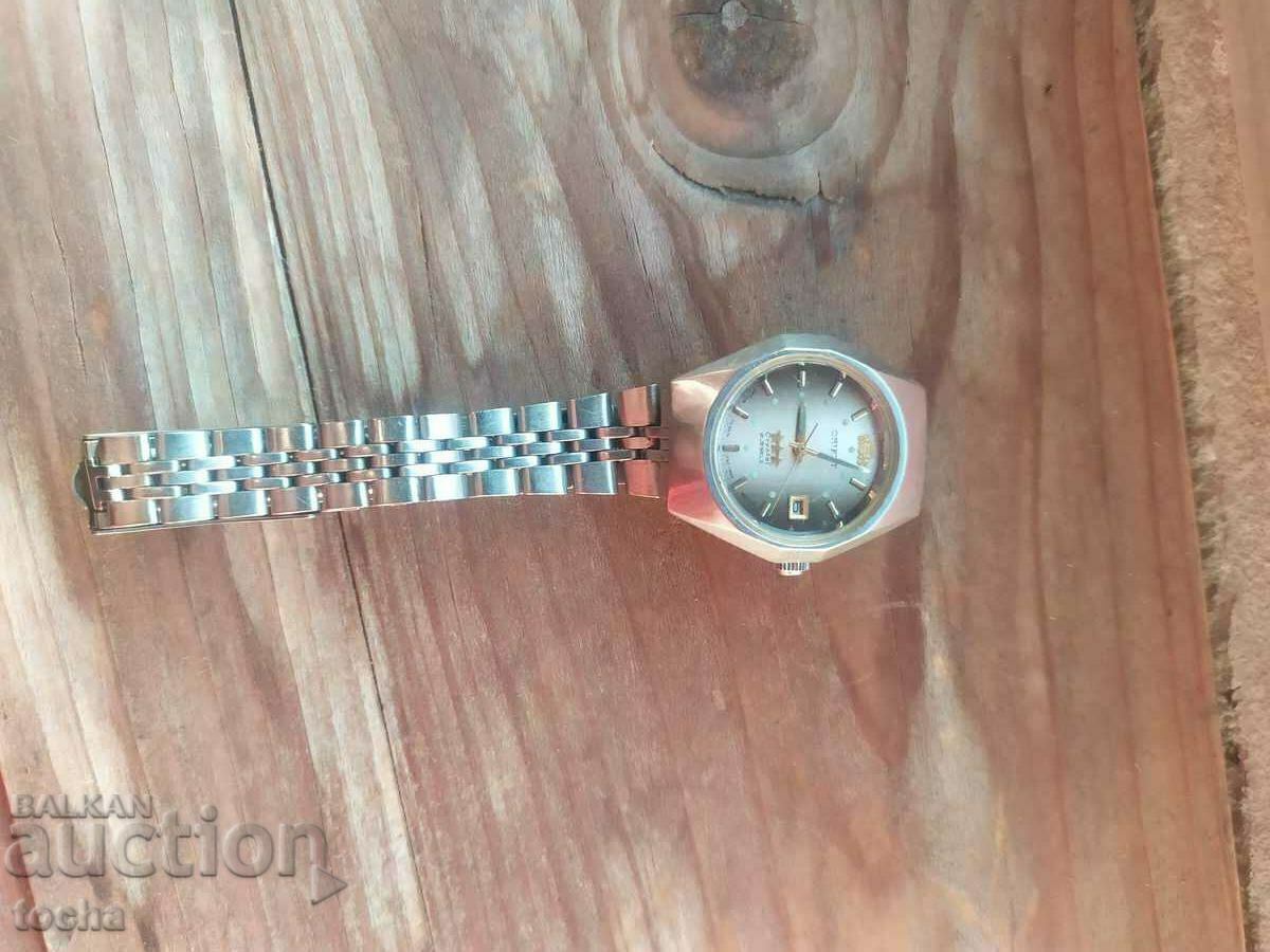 Auction  Orient, Orient women's. Automatic, 21 stones. It works